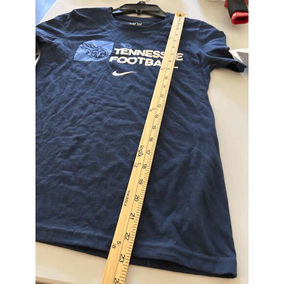 Nike Youth Tennessee Football Titans Local Back College Navy T-Shirt M (10-12) - Picture 10 of 10